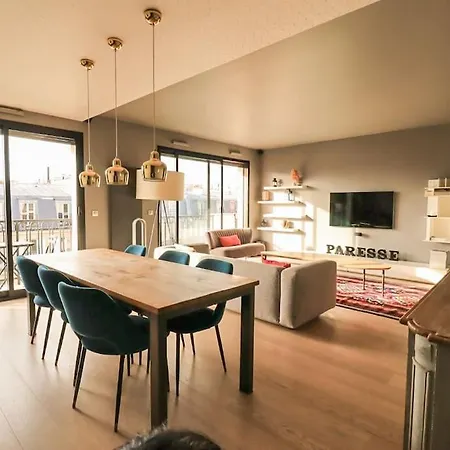 Luxuriousflat#victorhugo#trocadero#vieweffeiltower * Paris