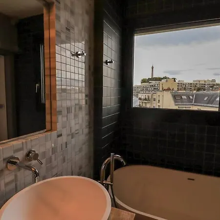 Luxuriousflat#victorhugo#trocadero#vieweffeiltower باريس