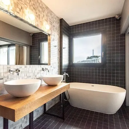 Luxuriousflat#victorhugo#trocadero#vieweffeiltower * Paris