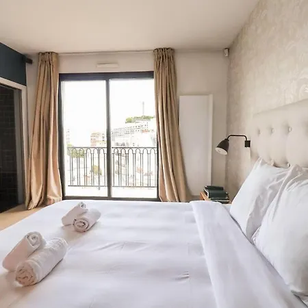 Luxuriousflat#victorhugo#trocadero#vieweffeiltower * Paris