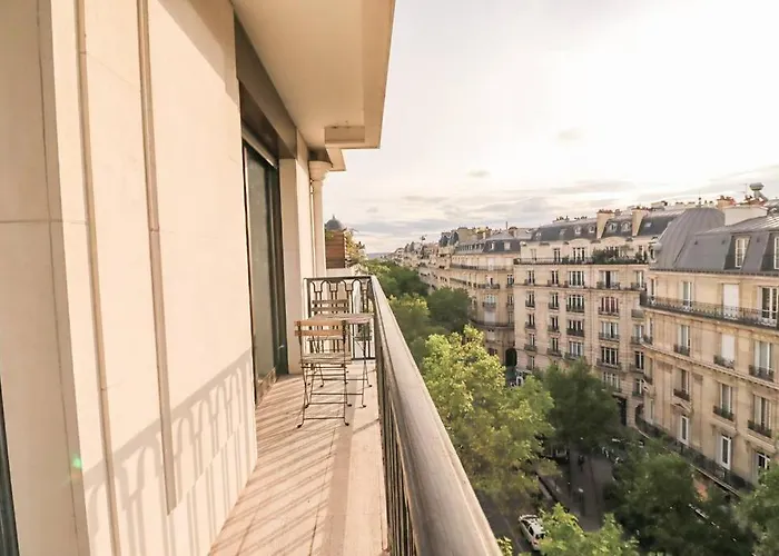 Luxuriousflat#victorhugo#trocadero#vieweffeiltower * Paris