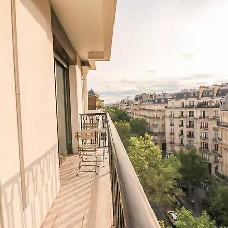 Luxuriousflat#victorhugo#trocadero#vieweffeiltower * باريس