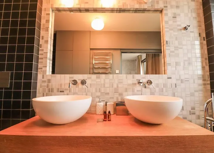 Luxuriousflat#victorhugo#trocadero#vieweffeiltower شقة باريس